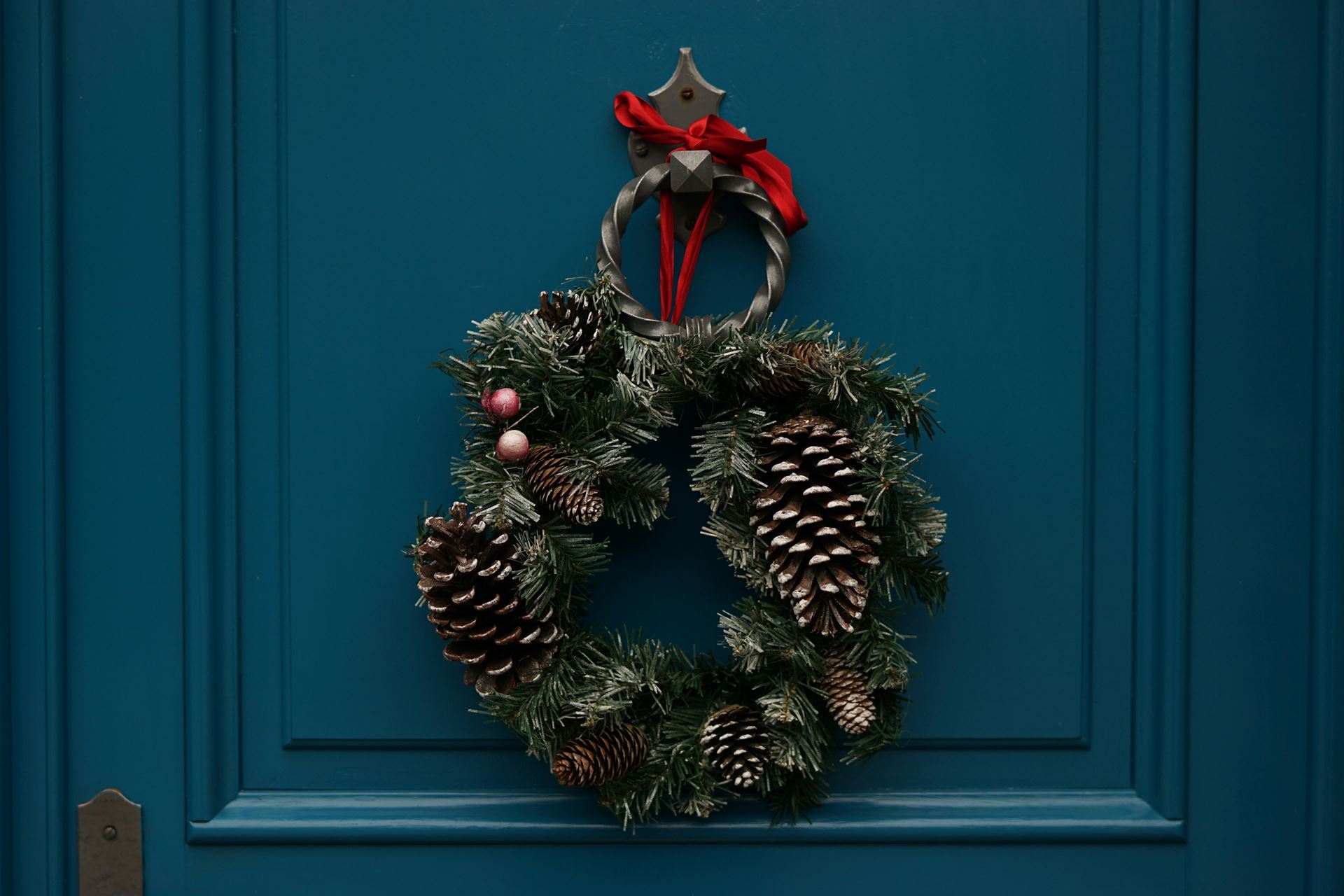 Photo of a Christmas wreath on a door